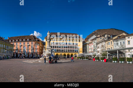 Piazza Walther Platz Square in Bozen with the monument to the poet Walther von der Vogelweide, Bolzano, South Tyrol, Italy, Europe Stock Photo