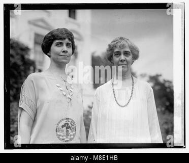 Mrs. Coolidge & Mrs. Dawes, (7-1-24) LOC npcc.11642 Stock Photo