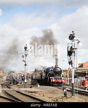 Kidderminster, UK. 16th March, 2018. Severn Valley Rail enthusiasts enjoy taking pictures and travelling on the steam rail line that runs from Kidderminster to Bridgnorth, marking the start of the Severn Valley Railway Spring Steam Gala. With sunshine in abundance, plenty of people are indulging in an era when travel on locomotives such as the Tornado and King Edward II seemed extravagant. Credit: Lee Hudson/Alamy Live News