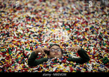 Bogota, Colombia. 16th Mar, 2018. A girl plays with LEGO plastic bricks during the LEGO Fun Fest 2018, in Bogota, Colombia, on March 16, 2018. Credit: Jhon Paz/Xinhua/Alamy Live News Stock Photo