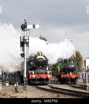 Kidderminster, UK. 17th March, 2018. Severn Valley Railway enthusiasts enjoy taking pictures and travelling on this heritage railway line running between Kidderminster & Bridgnorth. Wintry conditions with sub-zero temperatures and snow have not put trainspotters off indulging in their passion for Britain's steam railway companies. Credit: Lee Hudson/Alamy Live News Stock Photo