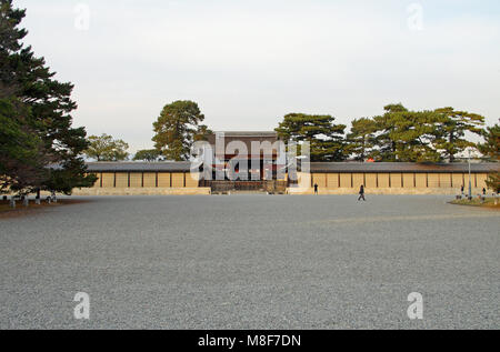 Kyōto-gyoen park, looking towards Kenreimon Gate of Kyoto Imperial Palace, Kyoto, Honshu, Japan Stock Photo