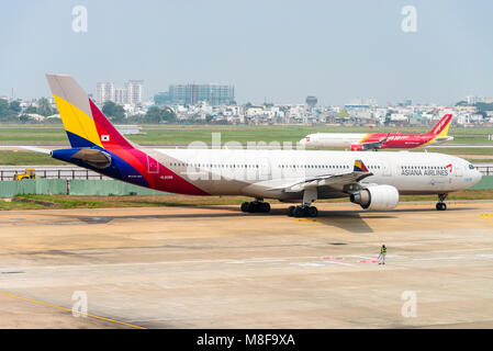 Korean Asiana Airlines A320, Ho Chi Minh International Airport, Ho Chi Minh City, Vietnam Stock Photo