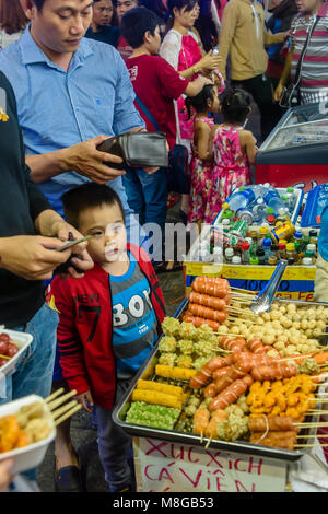 People gather around to buy street food in Ho Chi Minh City, Saigon, Vietnam Stock Photo