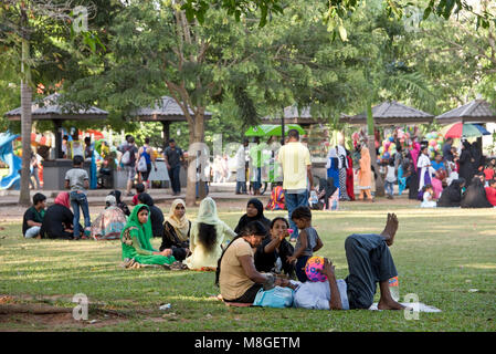 Local people, families relaxing, walking, playing in Viharamahadevi Park (Vihara maha devi) of Colombo, Sri Lanka. Stock Photo