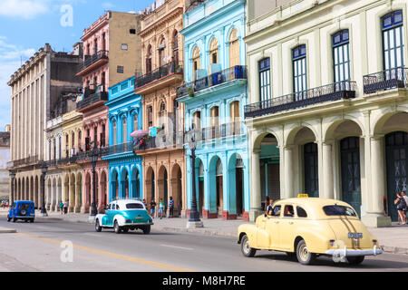 Havana street scene, classic cars on the Paseo de Marti in Habana Vieja, Old Havana, Cuba Stock Photo