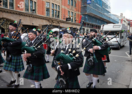 Liverpool, UK. 17th March 2018. Bagpipe band marching during the St Patrick's Day parade in Liverpool City Center. Credit; Ken Biggs/Alamy Live News Stock Photo