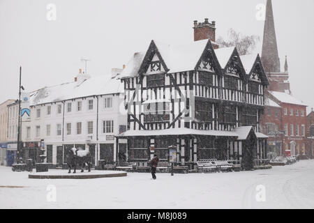 Hereford, Herefordshire, UK - Sunday 18th March 2018 - Hereford heavy snowfall overnight continues during Sunday morning  - the historic 'Black and White House' dating from 1621 in the city centre High Town area covered in snow - Steven May /Alamy Live News