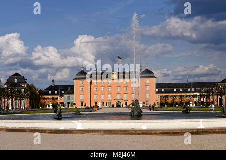 Schwetzingen: Schwetzingen Castle with fountain in the castle grounds, Rhein-Neckar District, Baden-Württemberg, Germany Stock Photo