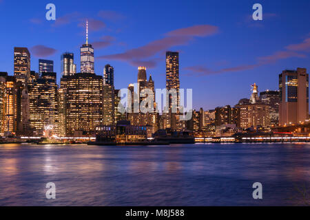 DOWNTOWN SKYLINE EAST RIVER MANHATTAN NEW YORK CITY USA Stock Photo - Alamy