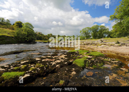 The beautiful River Wharfe in Wharfedale near Grassington, North Yorkshire, Yorkshire Dales National Park, England, on a sunny early autumn day