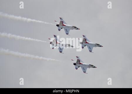 USAF Thunderbirds F-16 Fighting Falcons flying at the 2017 Royal International Air Tattoo Stock Photo