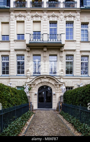 Berlin,Grunewald, Large mansions of wealthy residents line streets of ...