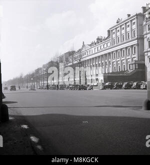 1950s, historical, The Mall, Central london, England, UK. Picture shows a view down the Mall from its entrance at Admiralty Arch at Trafalgar Square. The road was intended to be a 'ceremonial' route for national events taking place at Buckingham Palace. Stock Photo