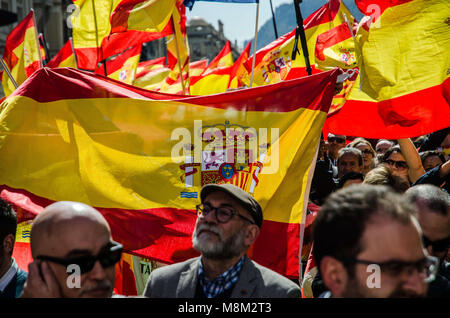 Barcelona, Catalonia, Spain. 18th Mar, 2018. Various Spanish flags among protesters are seen during the demonstration.Tens of thousands of pro Spain demonstrators took to the street of Barcelona to support the unity of Spain and against the Catalonia independence movement. Credit: Paco Freire/SOPA Images/ZUMA Wire/Alamy Live News Stock Photo