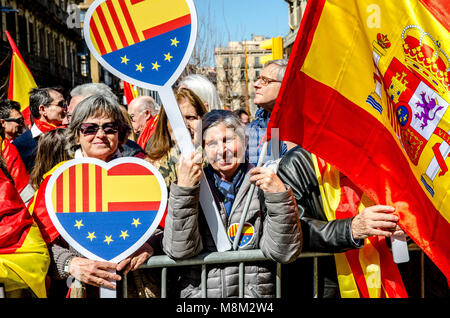 Barcelona, Catalonia, Spain. 18th Mar, 2018. Female protesters seen with Spanish flags during the demonstration.Tens of thousands of pro Spain demonstrators took to the street of Barcelona to support the unity of Spain and against the Catalonia independence movement. Credit: Paco Freire/SOPA Images/ZUMA Wire/Alamy Live News Stock Photo