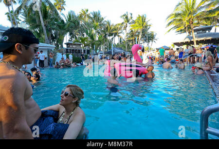Miami, USA. 17th Mar, 2018. People enjoy DJ music during the Miami Music Week kickoff pool party produced by 93.5FM Revolution Radio Miami at the National Hotel on South Beach on March 17, 2018 in Miami Beach, Florida.  (Photo by Sean Drakes/Alamy Live News) Credit: SEAN DRAKES/Alamy Live News Stock Photo