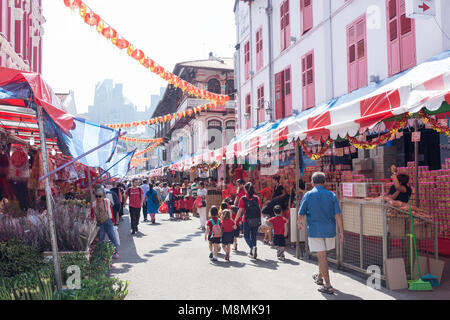 Shops and restaurants on Temple Street, Chinatown, Outram District, Central Area, Singapore Island (Pulau Ujong), Singapore Stock Photo