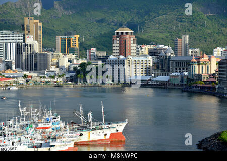 26 January 2018, Mauritius, Port Louis: View across the water of the modern city center with office towers and Le Caudan Waterfront in Port Louis, capital of the island republic of Mauritius in the Indian Ocean. This complex near the harbor is the modern center of the city, with stores, restaurants, cinemas and hotels. Around 160,000 people live in Port Louis. Mauritius has been independent since 1968 and joined the Commonwealth.   | usage worldwide Stock Photo