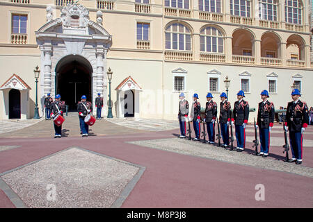 Changing of the guard, Palace Guards at Palais Princier, Princes Palace of Monaco, official residence of the Sovereign Prince of Monaco, Côte d'Azur Stock Photo