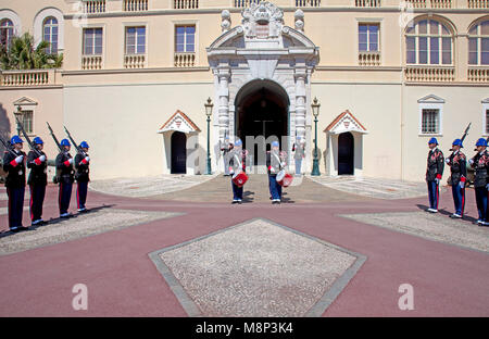 Changing of the guard, Palace Guards at Palais Princier, Princes Palace of Monaco, official residence of the Sovereign Prince of Monaco, Côte d'Azur Stock Photo