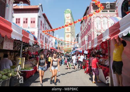 Shops and restaurants on Temple Street, Chinatown, Outram District, Central Area, Singapore Island (Pulau Ujong), Singapore Stock Photo