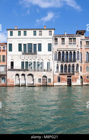 The 13the century Byzantine Ca' da Mosto, the oldest palace on the grand Canal,  and Casa Dolfin, Grand Canal, Cannaregio, Venice, Veneto, Italy Stock Photo