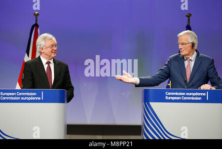 Brussels, Belgium. 19th Mar, 2018. British Brexit Secretary David Davis (L) and European Union's chief Brexit negotiator Michel Barnier attend the press conference after a new round of negotiations on Brexit talks in Brussels, Belgium, March 19, 2018. Credit: Ye Pingfan/Xinhua/Alamy Live News Stock Photo