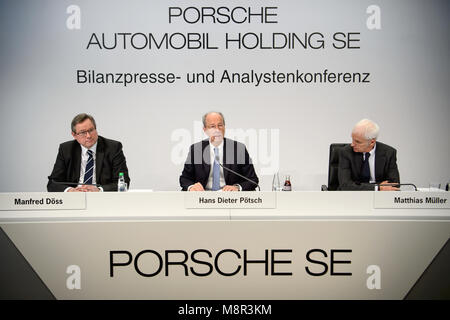 20 March 2018, Germany, Stuttgart: Manfred Doess (l-r), member of the board at Porsche SE; Hans Dieter Poetsch, chairman of the executive board of Porsche SE; and Matthias Mueller, CEO of Volkswagen AG, pictured during the annual results press conference of Porsche SE. Photo: Marijan Murat/dpa Credit: dpa picture alliance/Alamy Live News Stock Photo