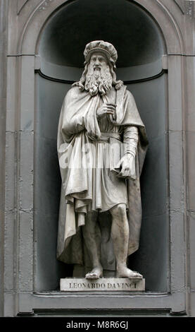LEONARDO DA VINCI Sculpture in facade at Uffizi Florence 2010 Stock Photo