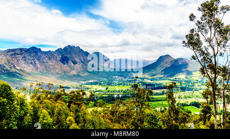 Panorama View of Franschhoek Valley in Western Cape province with its many vineyards of the Cape Winelands, surrounded by the Drakenstein Mountains Stock Photo