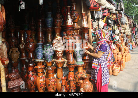 Bangladeshi Customers visits the Mud pots (Handicraft) market in Dhaka, Bangladesh Different type of Mud pots (Handicraft) market in Dhaka. Mud pot bu Stock Photo