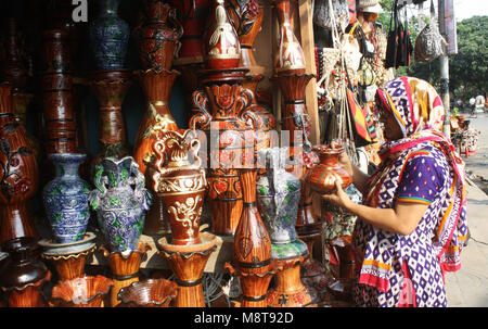 Bangladeshi Customers visits the Mud pots (Handicraft) market in Dhaka, Bangladesh Different type of Mud pots (Handicraft) market in Dhaka. Mud pot bu Stock Photo