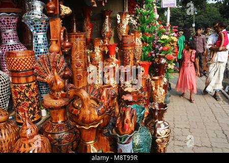 Bangladeshi Customers visits the Mud pots (Handicraft) market in Dhaka, Bangladesh Different type of Mud pots (Handicraft) market in Dhaka. Mud pot bu Stock Photo