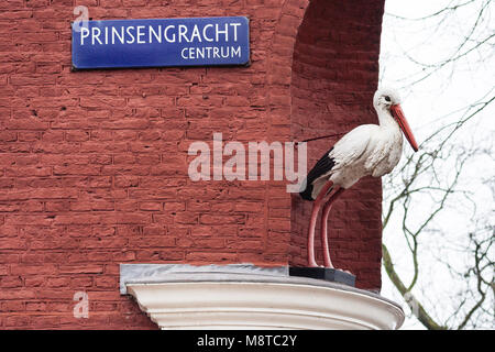 Standbeeld van ooievaar op kruising Prinsengracht en Reguliersgracht; Statue of stork at the crossing of Prinsengracht and Reguliersgracht Stock Photo