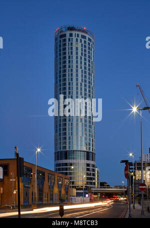 Overall view from Wandsworth Road at night. Vauxhall Sky Gardens, London, United Kingdom. Architect: Carey Jones Chapman Tolcher Architects, 2017. Stock Photo