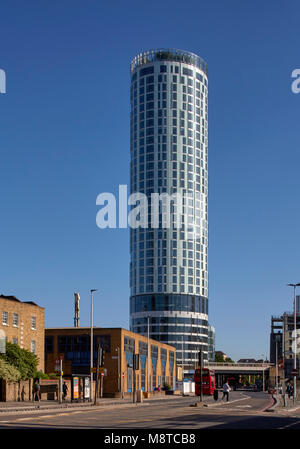 Overall view from Wandsworth Road. Vauxhall Sky Gardens, London, United Kingdom. Architect: Carey Jones Chapman Tolcher Architects, 2017. Stock Photo