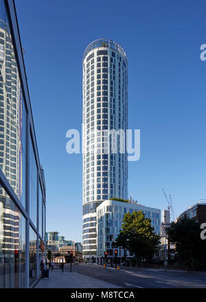 Overall view from Wandsworth Road. Vauxhall Sky Gardens, London, United Kingdom. Architect: Carey Jones Chapman Tolcher Architects, 2017. Stock Photo