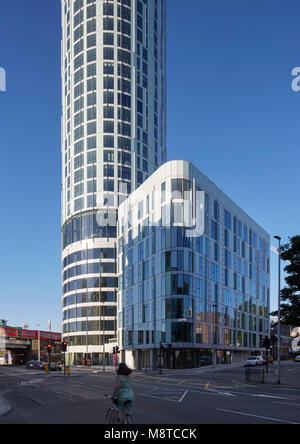 Overall view from Wandsworth Road. Vauxhall Sky Gardens, London, United Kingdom. Architect: Carey Jones Chapman Tolcher Architects, 2017. Stock Photo