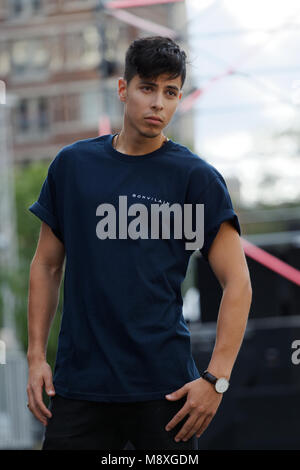 Guy poses backside in white t-shirt Stock Photo by ©derepente 116422328