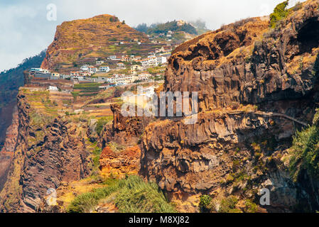 Houses on steep hillside above the dramatic cliffs of Cabo Girão near Câmara de Lobos, Funchal, Madeira Stock Photo