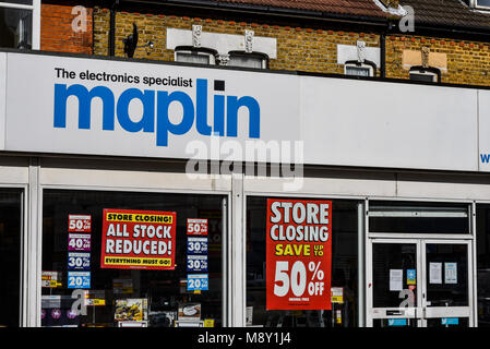 Maplin the electronics specialist store shop, in administration. Closing down sale notices. All stock reduced. Shop front with sale signs Stock Photo