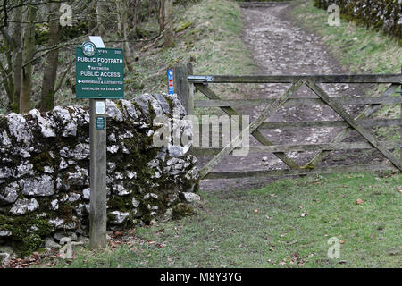 Public footpath sign at Wolfscote Dale near Hartington Stock Photo