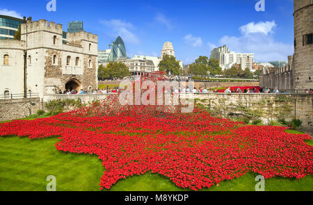 Remembrance poppies at Tower of London. Stock Photo