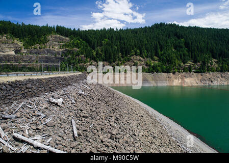 Cougar Creek Dam forms Cougar Reservoir in Lane County, Oregon Stock Photo