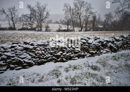 Western Loudoun, USA. 20th Mar, 2018. Snow covers the ground and a stone wall along Snickersville Turnpike as the late season snow storm intensifies this afternoon with the forecast calling for 8 or more inches of snow by tomorrow morning.(Photo by Douglas Graham/Loudoun Now) Credit: William Graham/Alamy Live News Stock Photo