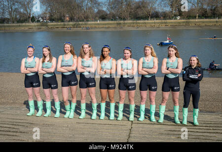 Putney, London, UK. 21 March 2018. Boat Race Practice Outing.  As preparation for the The Cancer Research UK Boat Races on 24 March 2018, the crews participate in Practice Outings. Cambridge University Women's Boat Club Blondie crew pose for a picture ahead of a Practice Outing. Credit: Duncan Grove/Alamy Live News Stock Photo