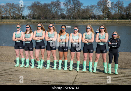 Putney, London, UK. 21 March 2018. Boat Race Practice Outing.  As preparation for the The Cancer Research UK Boat Races on 24 March 2018, the crews participate in Practice Outings. Cambridge University Women's Boat Club Blondie crew pose for a picture ahead of a Practice Outing. Credit: Duncan Grove/Alamy Live News Stock Photo