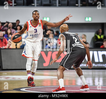 Basketball buzzer beater shot Stock Photo - Alamy