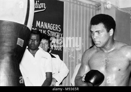 Muhammad Ali training at Gleason's Gym in New York, for his World Heavyweight Title fight with Ken Norton at the Yankee Stadium. 27th September 1976 Stock Photo